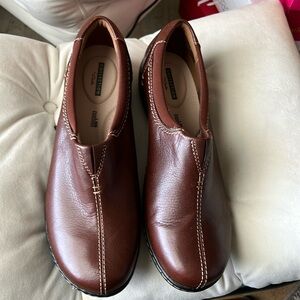 Clarks leather slip on loafers shoes Brown. BRAND NEW! Size 10